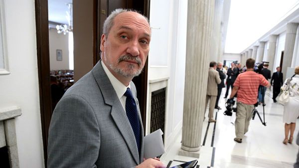 Poseł PiS Antoni Macierewicz, przewodniczący zespołu ds. zbadania przyczyn katastrofy smoleńskiej
