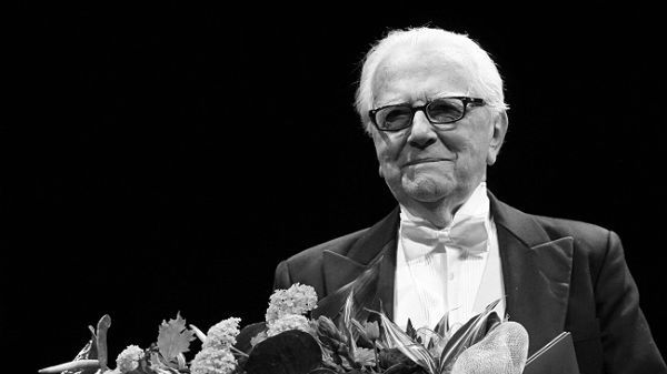 Andrzej Łapicki w czasie wieczoru jubileuszowego, z okazji 65-lecia pracy artystycznej (zdj. arch.)