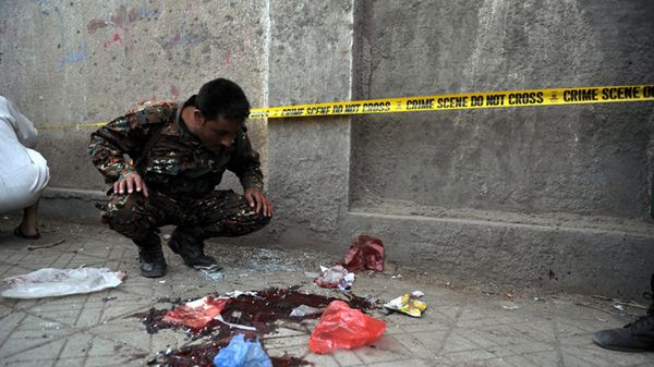 Policjant na miejscu zamachu