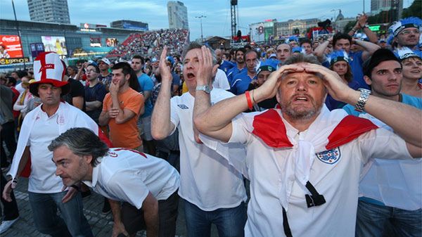 Anglicy w strefie kibica w Warszawie