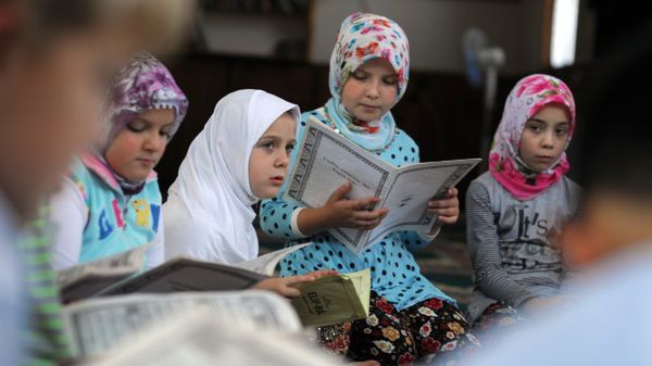 Muzułmanie twierdzą, że dziewczynka spaliła kartki Koranu