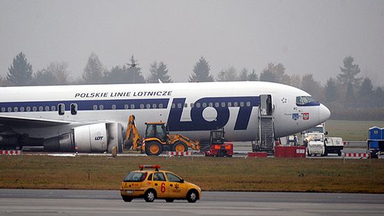 Samolot Polskich Linii Lotniczych LOT Boeing 767