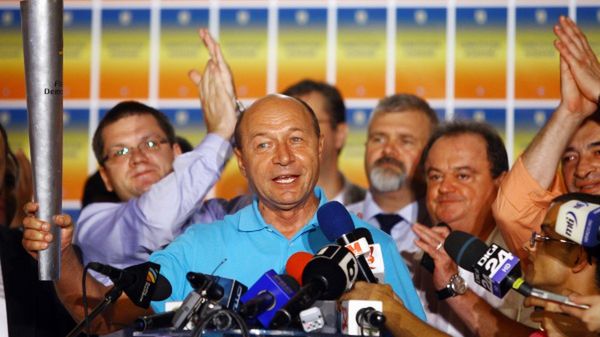 Traian Basescu cieszy się z zachowanego stanowiska