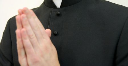 Rodzice są wściekli. Ksiądz miał straszyć dziewczynki, że poronią
