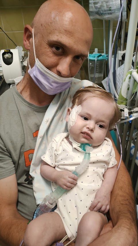 Wiktor ze swoim tatą zastępczym