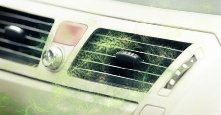 Klimatyzacja w samochodzie może wywoływać choroby. Sprawdź, co się w niej kryje