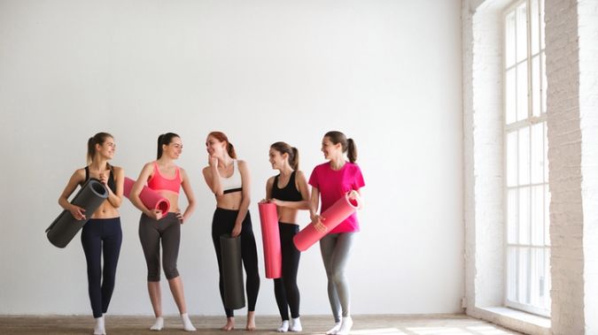 Do treningów nadają się zarówno dresy, jak i legginsy