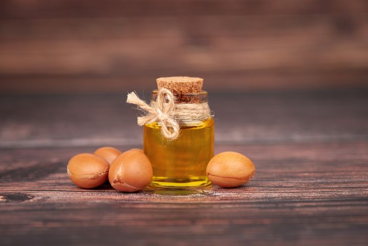 Olej arganowy, nazywany płynnym złotem Maroka, to prawdziwe bogactwo składników odżywczych.