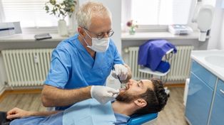 Jedna z najczęstszych chorób cywilizacyjnych. Ceny u stomatologów coraz wyższe