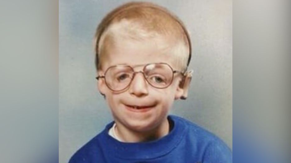 Biologiczni rodzice odrzucili go dwa razy.  Mimo wszystko nie poddał się i jest inspiracją dla milionów