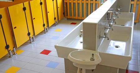 Po kryjomu nagrywał uczniów w toalecie. Policja wszczęła śledztwo
