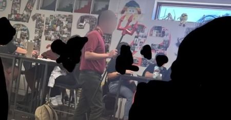 Strój nauczyciela wywołał oburzenie. Chcą jego zwolnienia