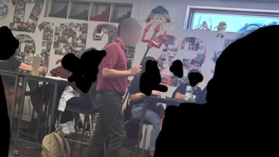 Uczniowi nie spodobał się strój nauczyciela. Chce jego zwolnienia