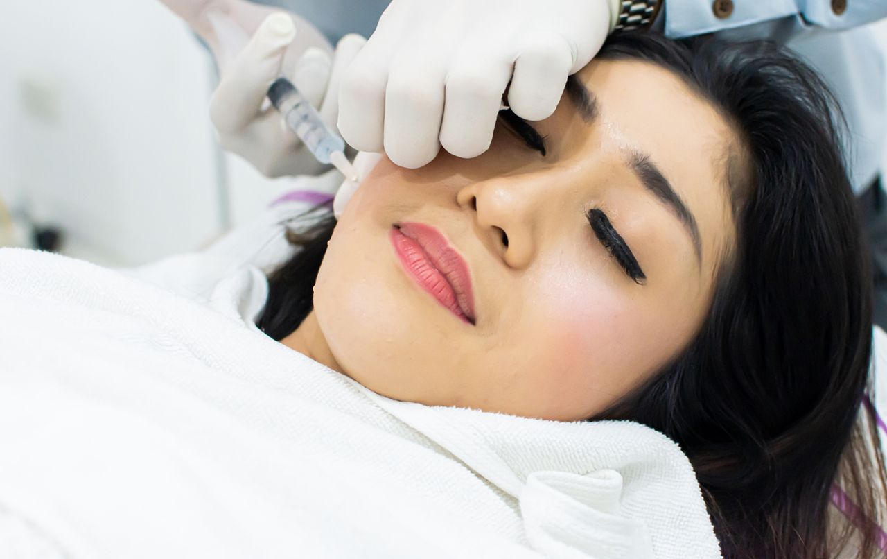 Nieudany botox – czoło, usta, policzki. Co robić?