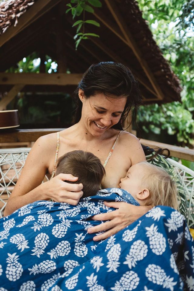 Gaelle karmi swoje dzieci