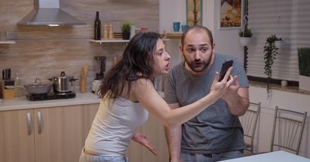 Chorobliwa zazdrość – objawy, przyczyny i postępowanie