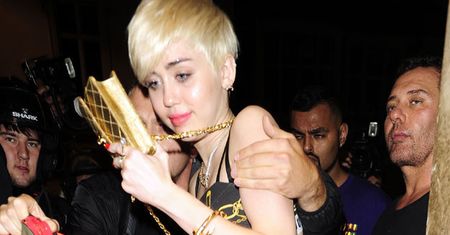 Miley w rajtkach z agrafkami!