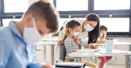 Spójnik: nieodmienny, więc niezmienny