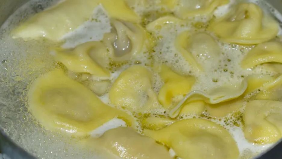 Odkryto ciekawą zależność. Gdy jesz, wzrasta ryzyko raka