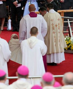 Incydent na Jasnej Górze: potknięcie papieża Franciszka