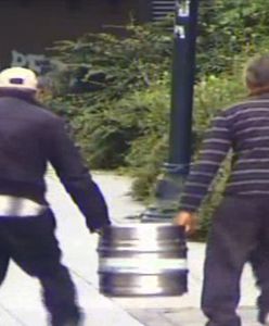 Pijani złodzieje ukradli dwie beczki z piwem. Łup nieudolnie próbowali ukryć w krzakach