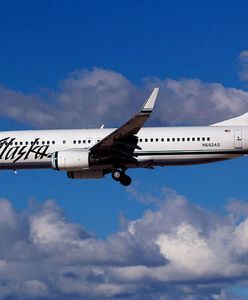 Awaryjne lądowanie samolotu Alaska Airlines. Pasażer chciał wysiąść podczas lotu