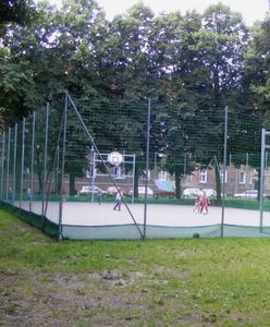 Największe podwórko w Europie znajduje się w Poznaniu. Teraz jest tu nawet boisko!