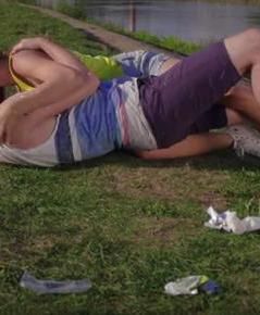 Dlaczego warto po sobie sprzątać śmieci nad Wartą? Nietypowy spot z Poznania