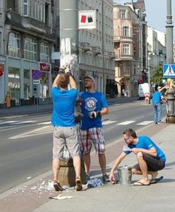 Poznaniacy czyścili słupy z reklam. Były czyste... dwa dni