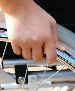 Niepełnosprawni wciąż napotykają bariery w podróżowaniu po Polsce