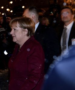 Merkel spotkała się z Kaczyńskim w Bristolu. Przed hotelem transparent "ein Kaczyński - nie"