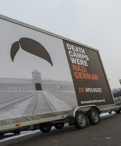Wyruszył mobilny billboard z napisem "Death Camps Were Nazi German"