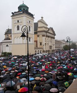 "Czarny poniedziałek". Na manifestacji w Warszawie - ok. 30 tys. osób