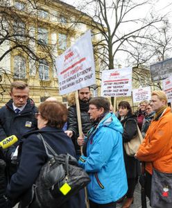 Żony górników protestowały przed kancelarią premiera. Beata Szydło nie spotkała się z kobietami