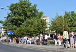 Po darmowe bilety na spektakle teatru Krystyny Jandy trzeba stać w kolejce nawet kilka godzin