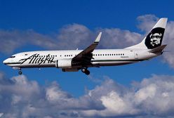 Awaryjne lądowanie samolotu Alaska Airlines. Pasażer chciał wysiąść podczas lotu
