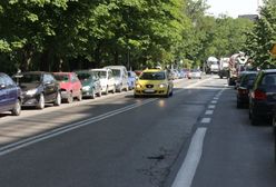 Trudna sytuacja parkingowa na osiedlu Podwawelskim w Krakowie