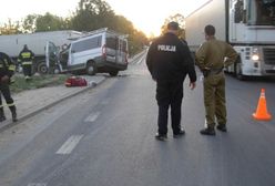 Wypadek busa w Prusimiu. Podróżowali nim nielegalni imigranci