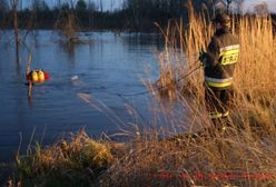 Ze stawu w Rozstępniewie wyłowiono samochód ze zwłokami poszukiwanego