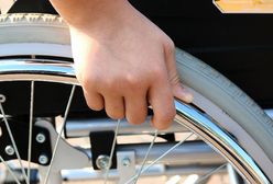 Niepełnosprawni wciąż napotykają bariery w podróżowaniu po Polsce