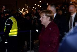 Merkel spotkała się z Kaczyńskim w Bristolu. Przed hotelem transparent "ein Kaczyński - nie"