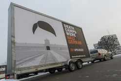 Mobilny billboard z napisem "Death Camps Were Nazi German" zatrzymany przez niemiecką policję