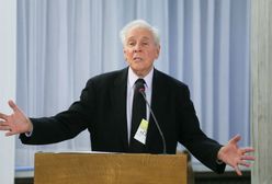 Dr Paul Cameron, krytyk homoseksualizmu w Sejmie. Przed budynkiem pikieta przeciwko homofobii