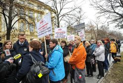 Żony górników protestowały przed kancelarią premiera. Beata Szydło nie spotkała się z kobietami