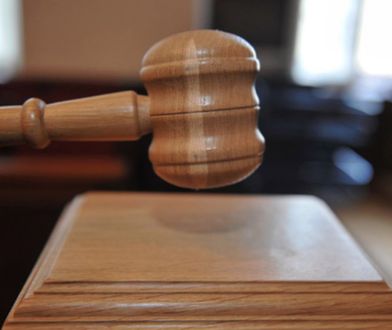 Radny pobił kijem dziennikarza. Sąd warunkowo umorzył sprawę