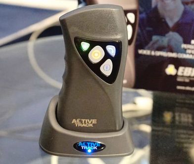 "Przycisk życia" dla starych i samotnych. "Chcemy zadbać o ich bezpieczeństwo"