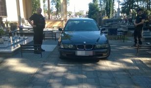 Pijany jeździł BMW po cmentarzu w Opatówku