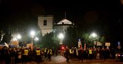 Spontaniczny protest. Tłum przed budynkiem sejmu