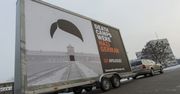 Wyruszył mobilny billboard z napisem "Death Camps Were Nazi German"