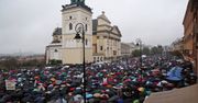 "Czarny poniedziałek". Na manifestacji w Warszawie - ok. 30 tys. osób